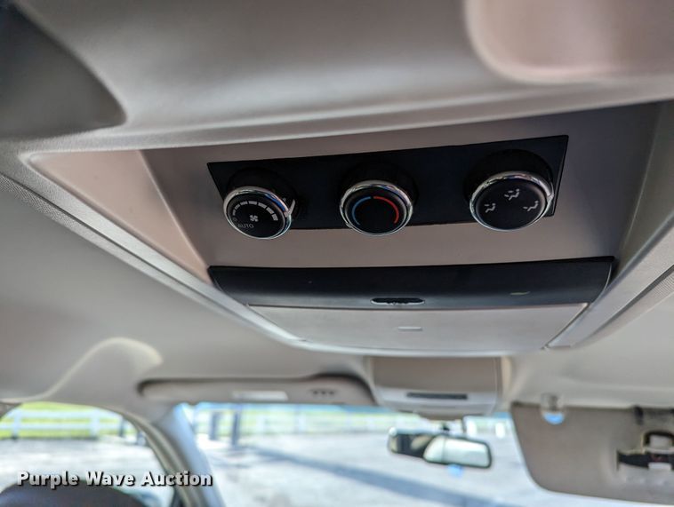 image for item MN9900 2013 Chrysler Town & Country  van