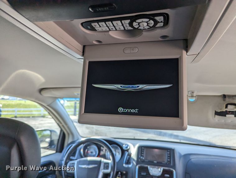 image for item MN9900 2013 Chrysler Town & Country  van