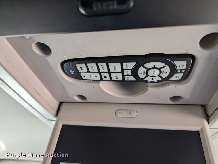 image for item MN9900 2013 Chrysler Town & Country  van