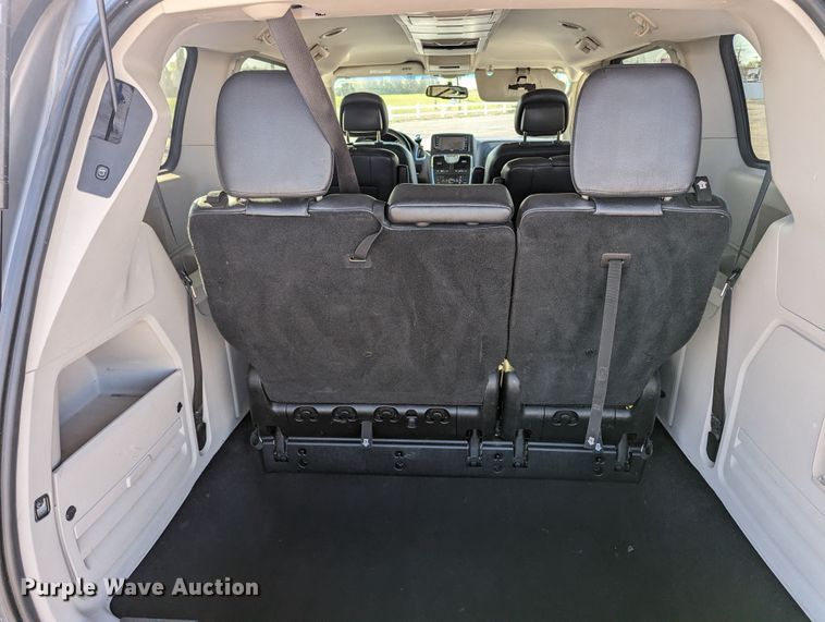 image for item MN9900 2013 Chrysler Town & Country  van