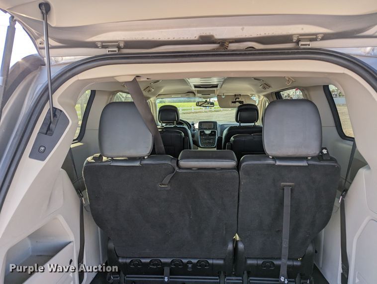 image for item MN9900 2013 Chrysler Town & Country  van