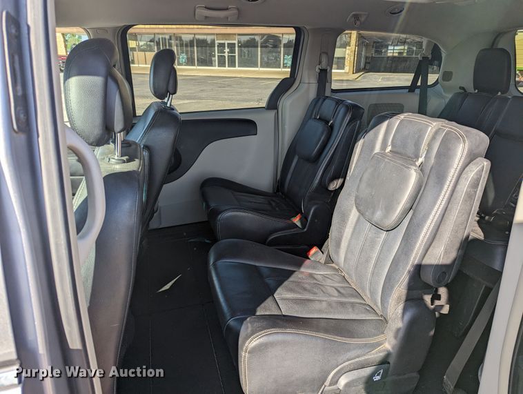 image for item MN9900 2013 Chrysler Town & Country  van