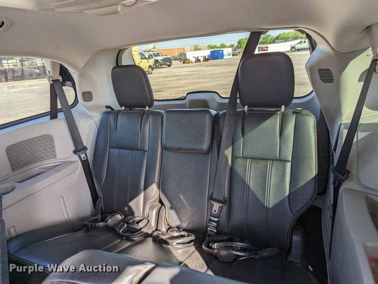 image for item MN9900 2013 Chrysler Town & Country  van