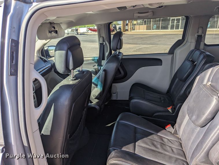 image for item MN9900 2013 Chrysler Town & Country  van