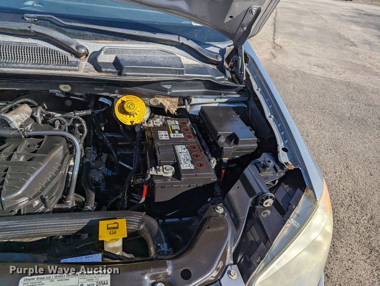 image for item MN9900 2013 Chrysler Town & Country  van