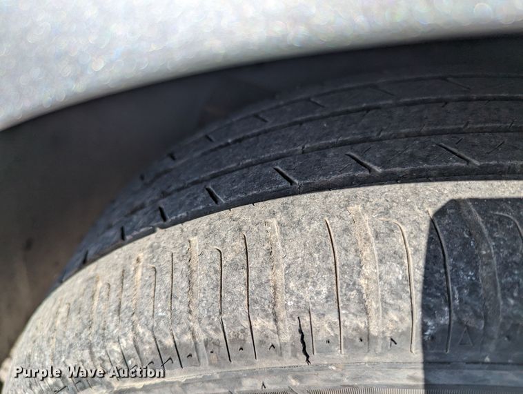 image for item MN9900 2013 Chrysler Town & Country  van