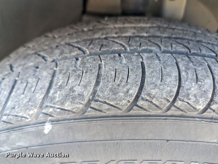 image for item MN9900 2013 Chrysler Town & Country  van