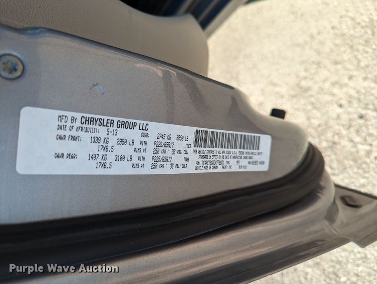 image for item MN9900 2013 Chrysler Town & Country  van