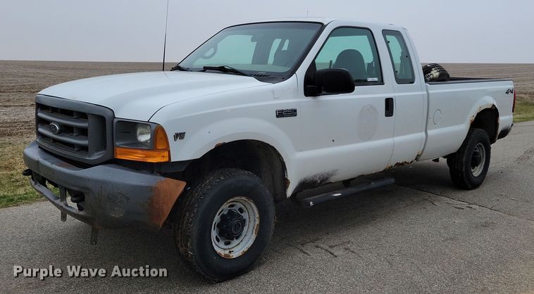image for item MO9615 2000 Ford F250 Super Duty XL  SuperCab pickup truck