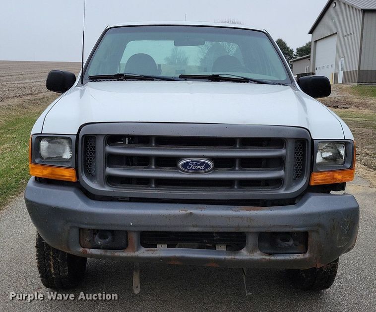 image for item MO9615 2000 Ford F250 Super Duty XL  SuperCab pickup truck
