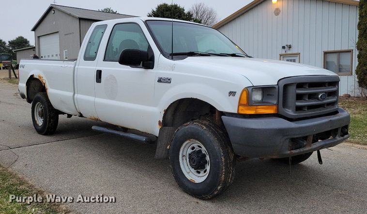 image for item MO9615 2000 Ford F250 Super Duty XL  SuperCab pickup truck