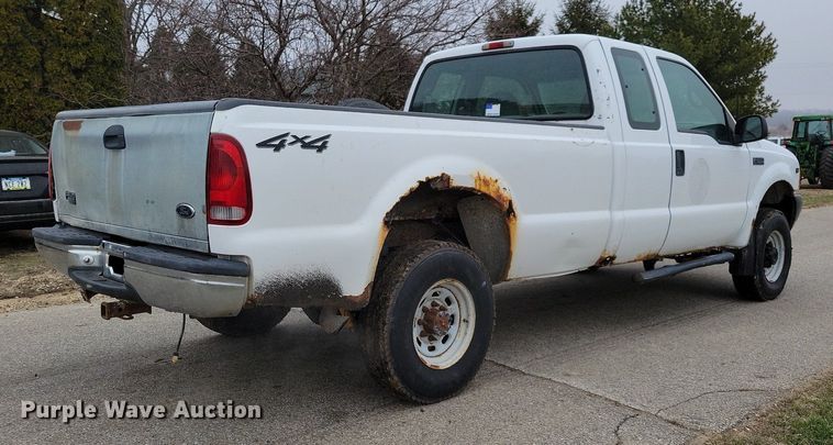 image for item MO9615 2000 Ford F250 Super Duty XL  SuperCab pickup truck