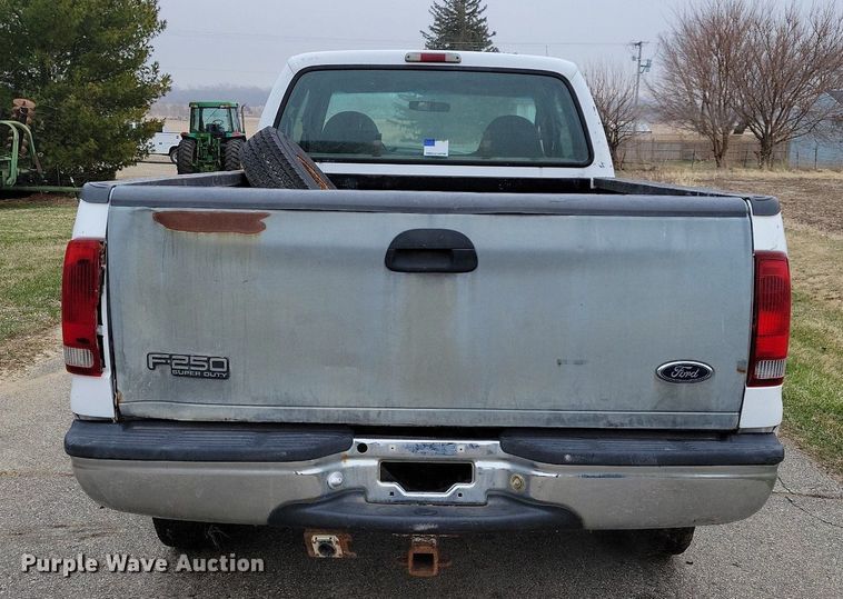 image for item MO9615 2000 Ford F250 Super Duty XL  SuperCab pickup truck