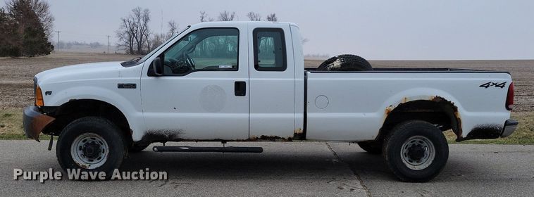 image for item MO9615 2000 Ford F250 Super Duty XL  SuperCab pickup truck