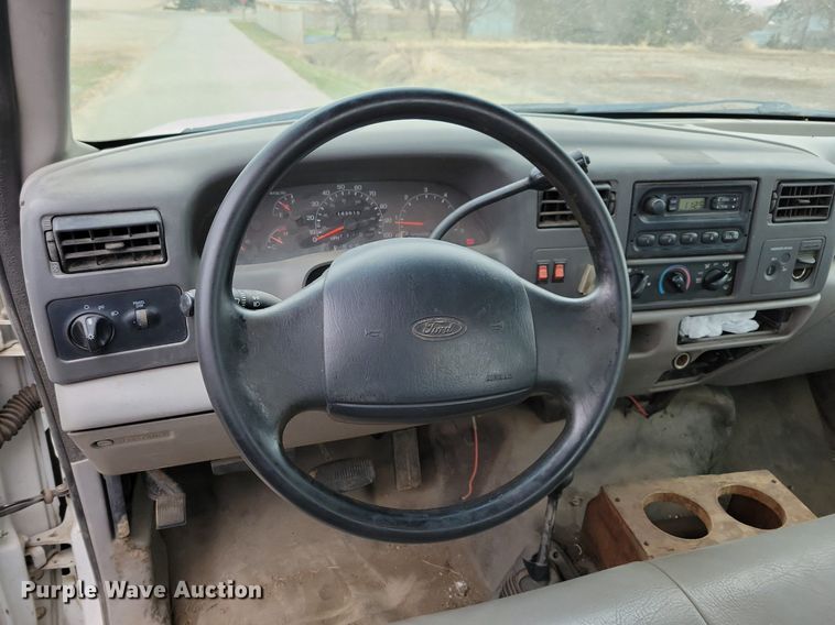 image for item MO9615 2000 Ford F250 Super Duty XL  SuperCab pickup truck
