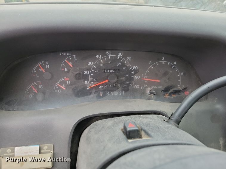 image for item MO9615 2000 Ford F250 Super Duty XL  SuperCab pickup truck