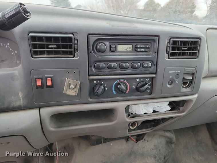 image for item MO9615 2000 Ford F250 Super Duty XL  SuperCab pickup truck