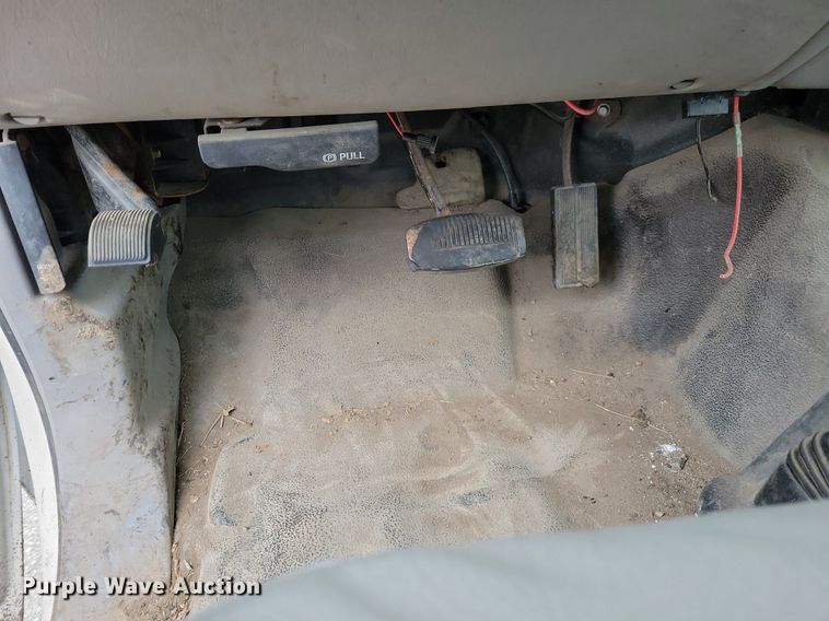 image for item MO9615 2000 Ford F250 Super Duty XL  SuperCab pickup truck