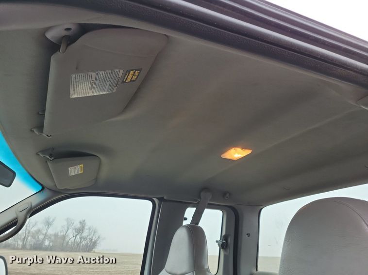 image for item MO9615 2000 Ford F250 Super Duty XL  SuperCab pickup truck