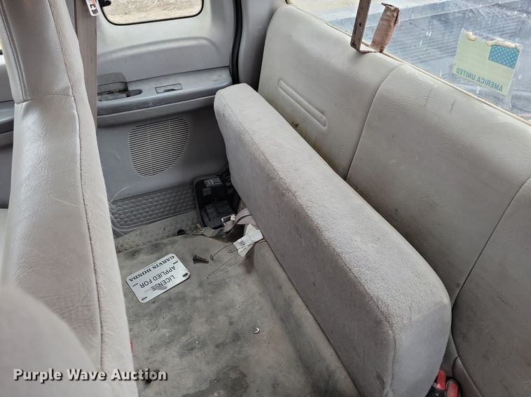 image for item MO9615 2000 Ford F250 Super Duty XL  SuperCab pickup truck