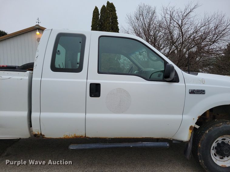 image for item MO9615 2000 Ford F250 Super Duty XL  SuperCab pickup truck
