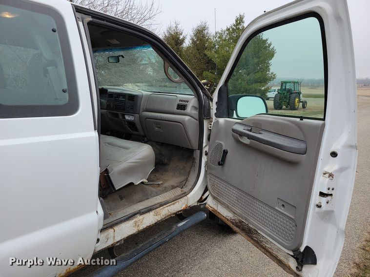 image for item MO9615 2000 Ford F250 Super Duty XL  SuperCab pickup truck