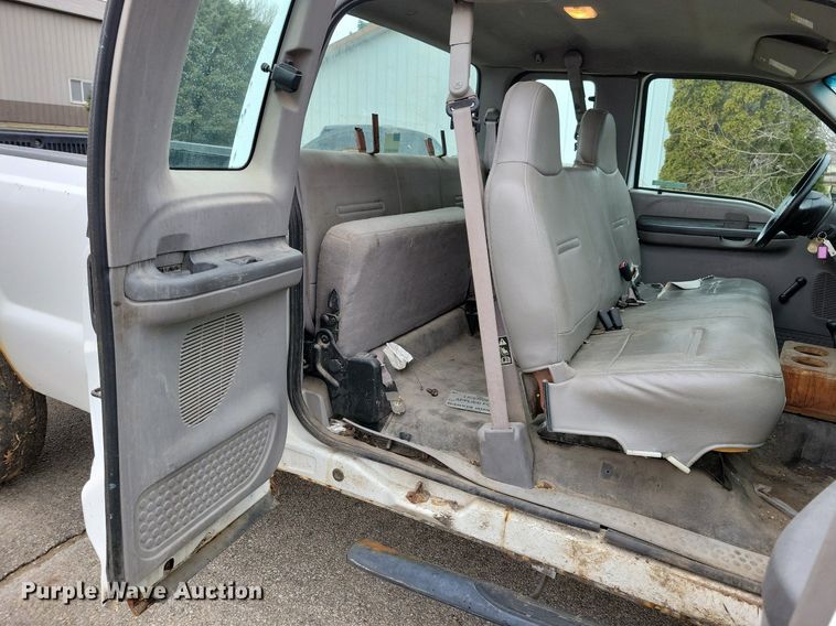 image for item MO9615 2000 Ford F250 Super Duty XL  SuperCab pickup truck