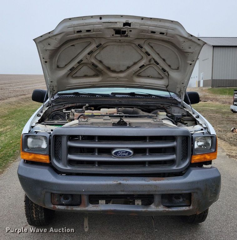 image for item MO9615 2000 Ford F250 Super Duty XL  SuperCab pickup truck