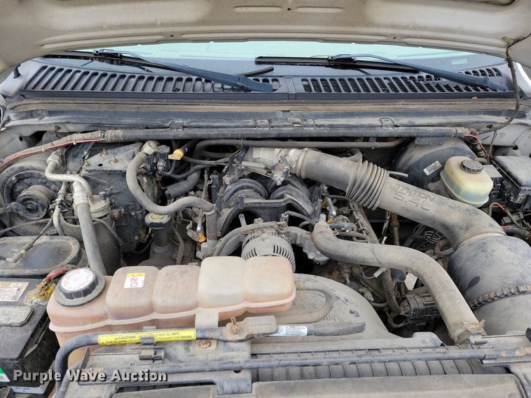 image for item MO9615 2000 Ford F250 Super Duty XL  SuperCab pickup truck