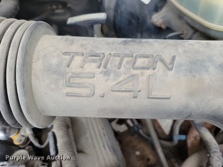 image for item MO9615 2000 Ford F250 Super Duty XL  SuperCab pickup truck