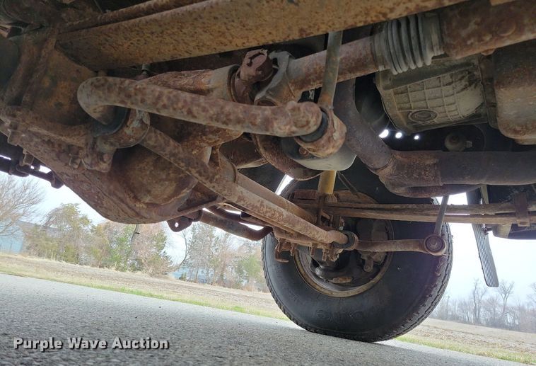image for item MO9615 2000 Ford F250 Super Duty XL  SuperCab pickup truck
