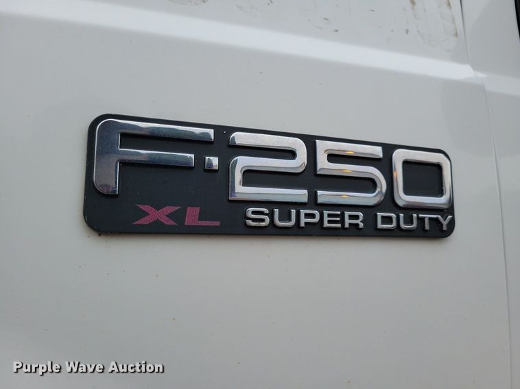 image for item MO9615 2000 Ford F250 Super Duty XL  SuperCab pickup truck