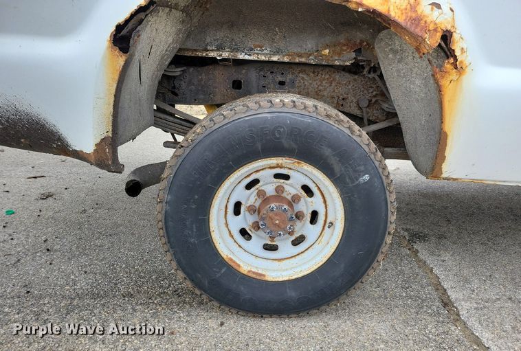 image for item MO9615 2000 Ford F250 Super Duty XL  SuperCab pickup truck