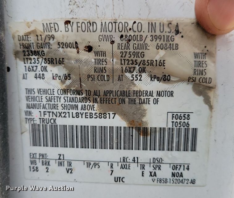 image for item MO9615 2000 Ford F250 Super Duty XL  SuperCab pickup truck