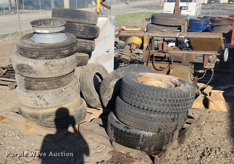 image for item MO9641 Tires and wheels