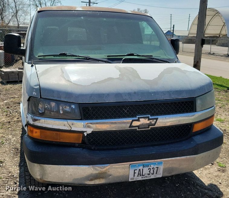 image for item MO9653 2005 Chevrolet Express 3500  van