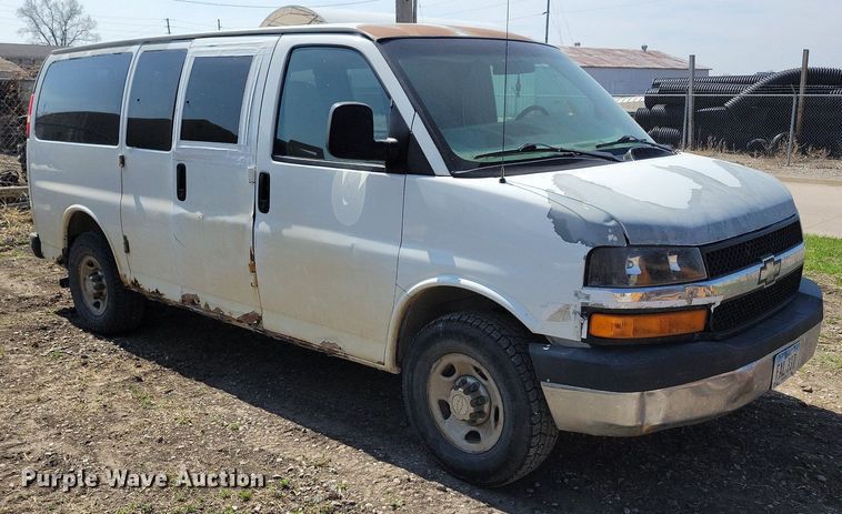 image for item MO9653 2005 Chevrolet Express 3500  van