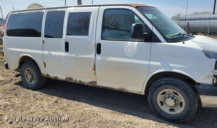 image for item MO9653 2005 Chevrolet Express 3500  van