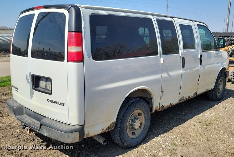image for item MO9653 2005 Chevrolet Express 3500  van