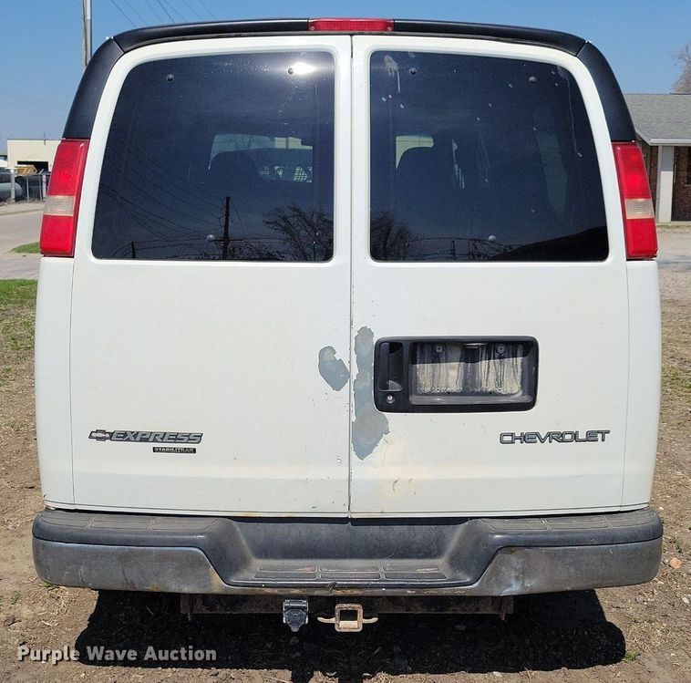 image for item MO9653 2005 Chevrolet Express 3500  van