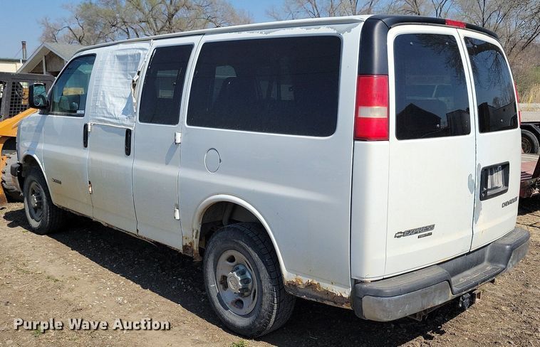 image for item MO9653 2005 Chevrolet Express 3500  van