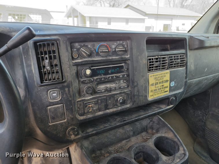 image for item MO9653 2005 Chevrolet Express 3500  van