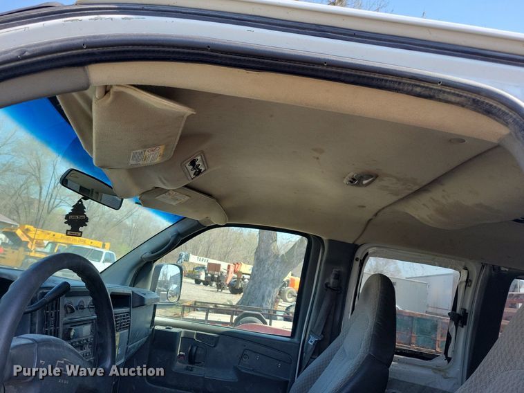image for item MO9653 2005 Chevrolet Express 3500  van