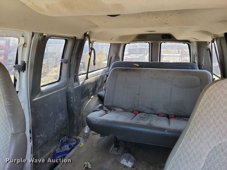 image for item MO9653 2005 Chevrolet Express 3500  van