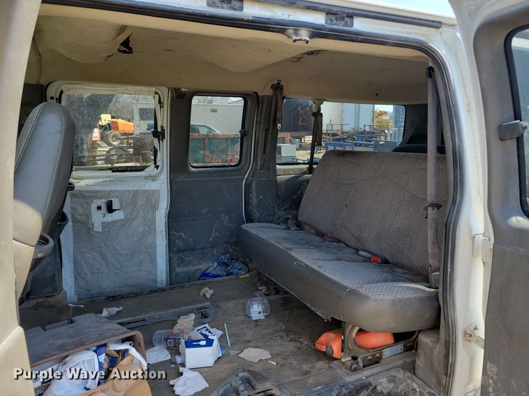 image for item MO9653 2005 Chevrolet Express 3500  van