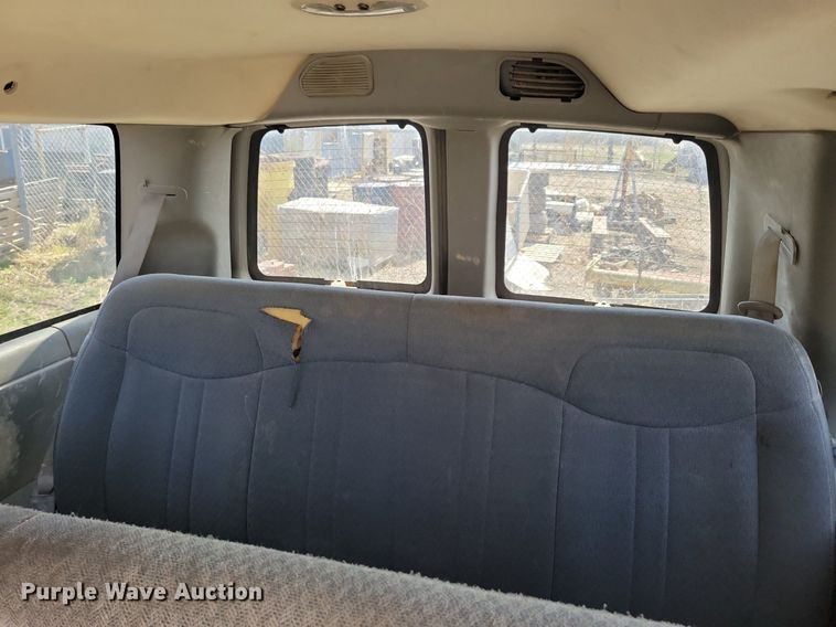 image for item MO9653 2005 Chevrolet Express 3500  van