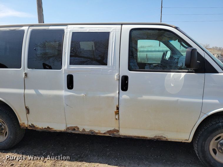 image for item MO9653 2005 Chevrolet Express 3500  van
