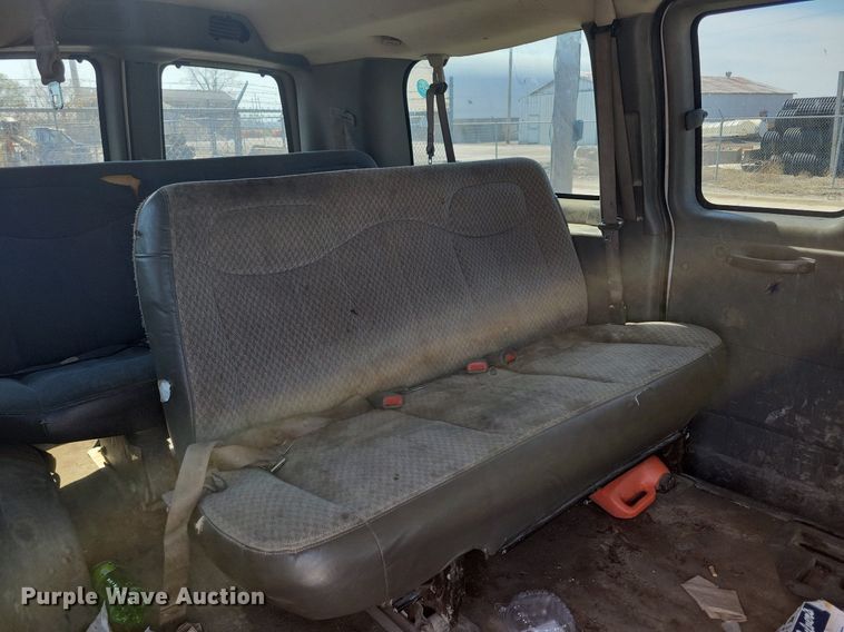 image for item MO9653 2005 Chevrolet Express 3500  van