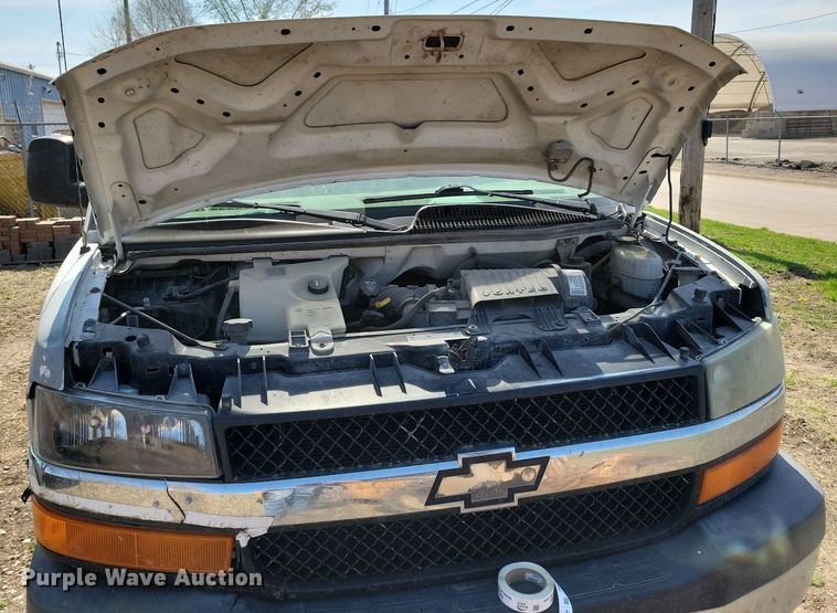 image for item MO9653 2005 Chevrolet Express 3500  van