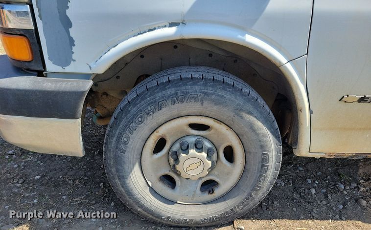 image for item MO9653 2005 Chevrolet Express 3500  van